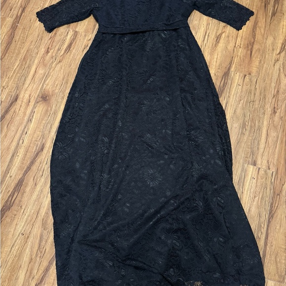 LEONA LACE A-LINE PLUS SIZE GOWN - Picture 3 of 4